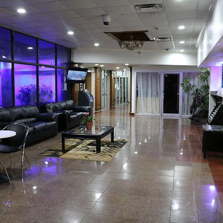 Sky Hotel At Tulsa Airport المظهر الخارجي الصورة