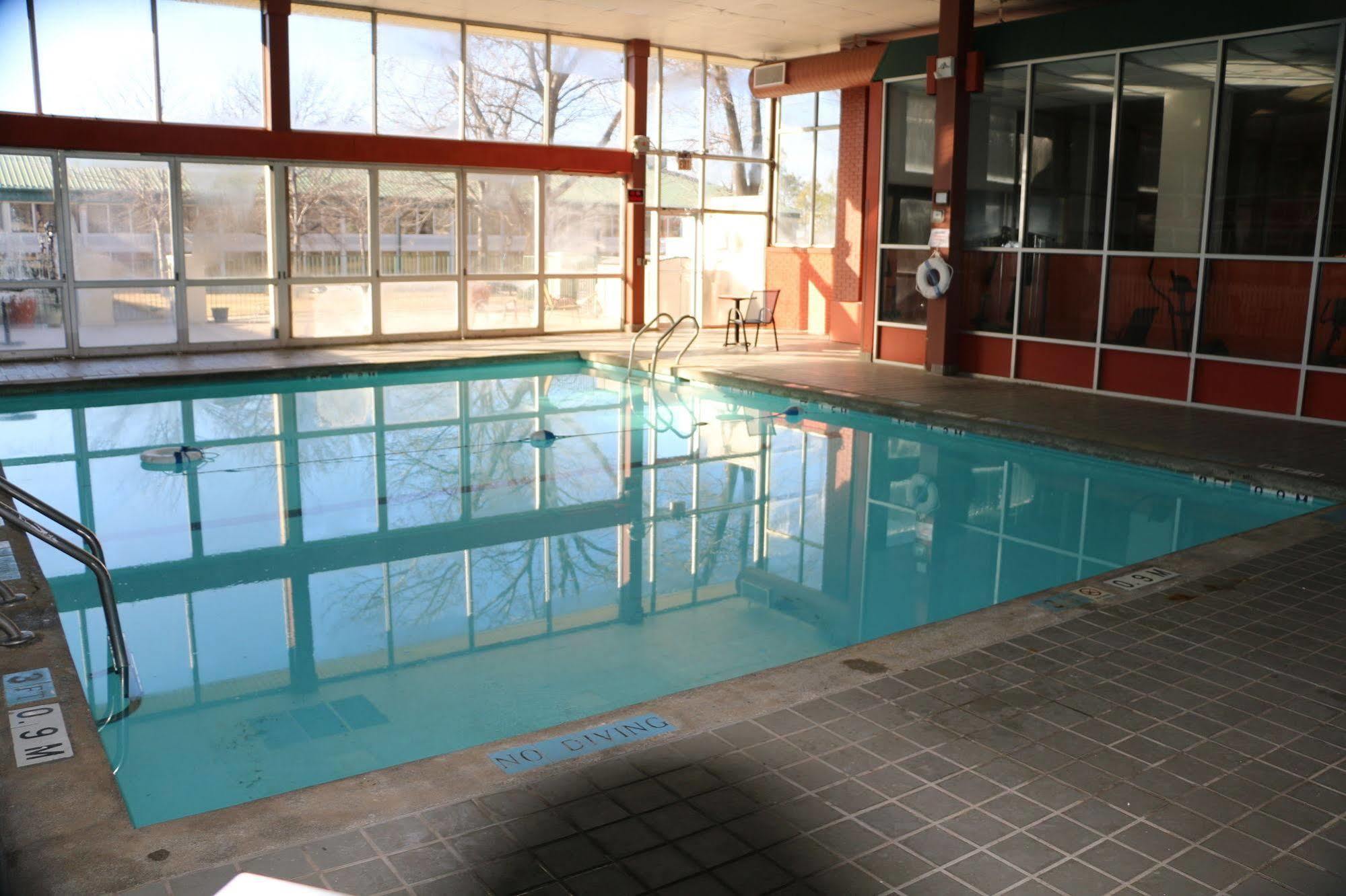 Sky Hotel At Tulsa Airport المظهر الخارجي الصورة