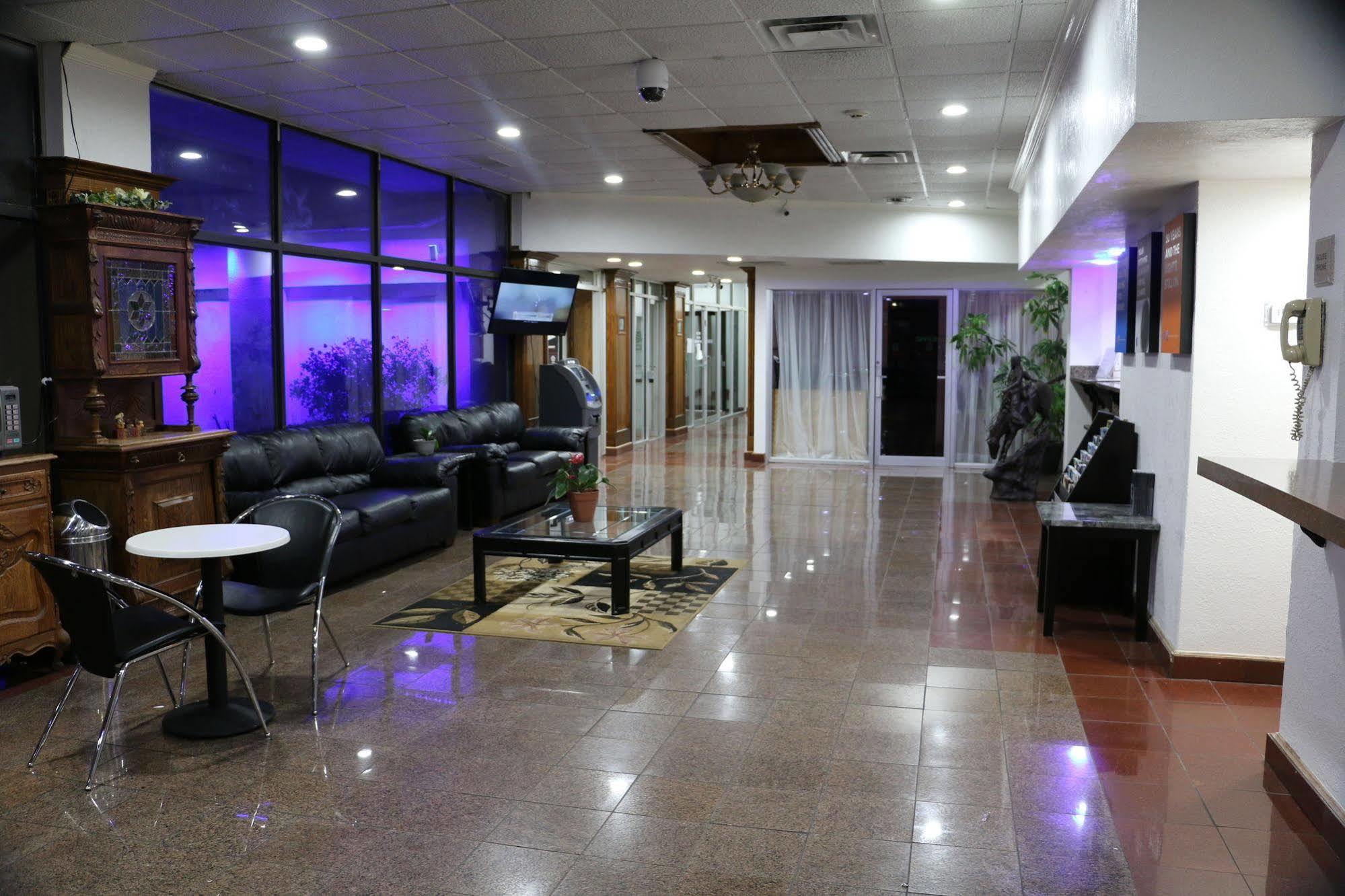 Sky Hotel At Tulsa Airport المظهر الخارجي الصورة